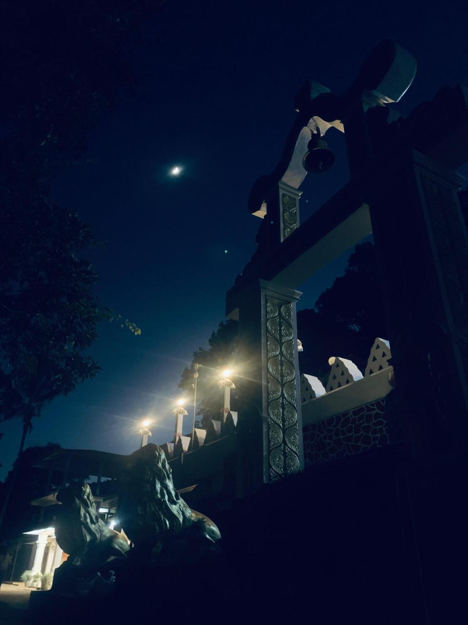 Meditation Monastery Stay เอลลา ภายนอก รูปภาพ