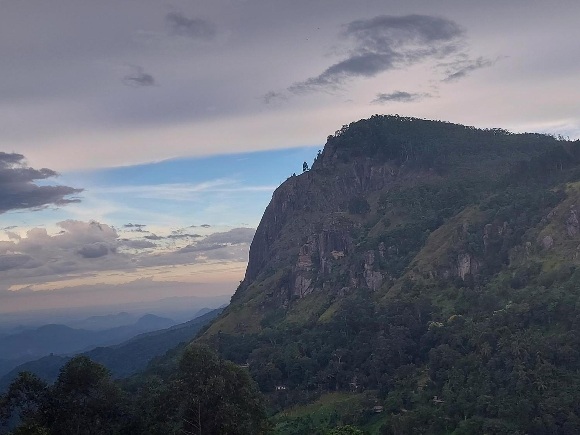 Meditation Monastery Stay เอลลา ภายนอก รูปภาพ