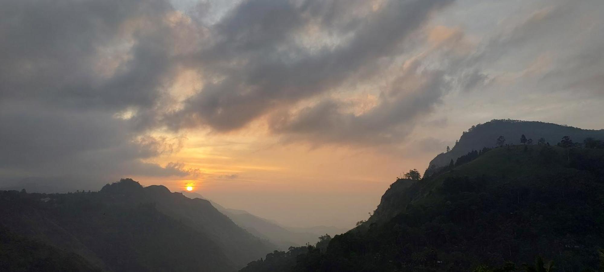 Meditation Monastery Stay เอลลา ภายนอก รูปภาพ
