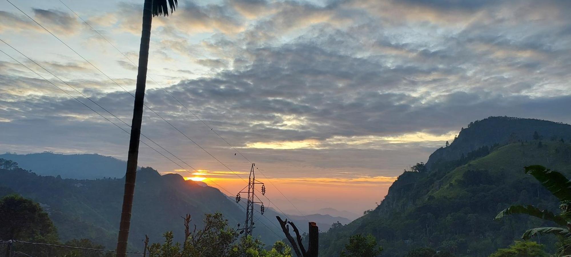 Meditation Monastery Stay เอลลา ภายนอก รูปภาพ
