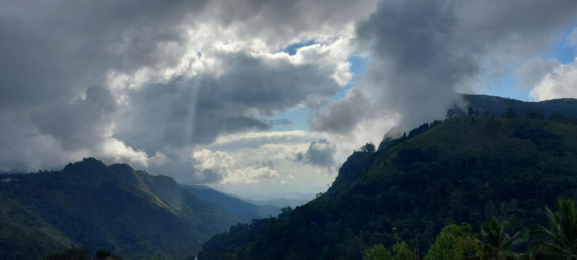 Meditation Monastery Stay เอลลา ภายนอก รูปภาพ